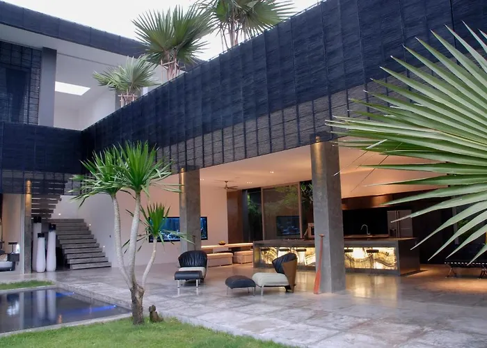 Modern 4bd With Pool * 塞米亚克